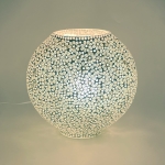 Lampada da tavolo in vetro mosaicata White Daisy h. 32 cm.