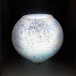 Lampada da tavolo in vetro dipinta Atlante h. 32 cm.