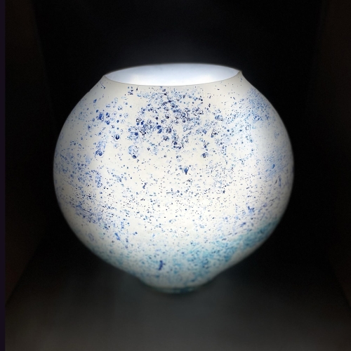 Lampada da tavolo in vetro dipinta Atlante h. 32 cm.