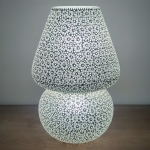 Lampada da tavolo in vetro mosaicata White Daisy h. 64 cm.