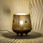 Lampada da tavolo artigianale intarsiata nera piccola