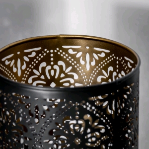 Lampada da tavolo artigianale intarsiata nera