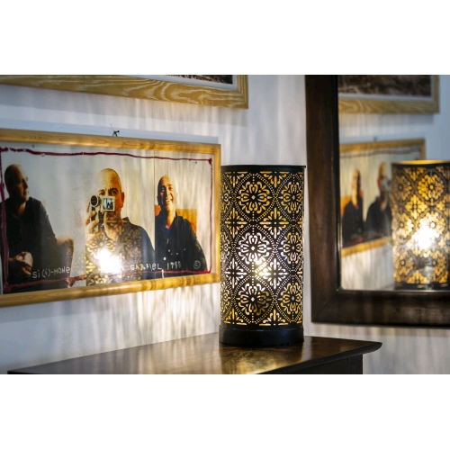 Lampada da tavolo artigianale intarsiata nera