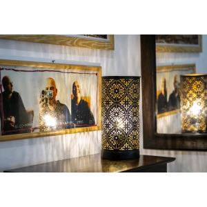 Lampada da tavolo artigianale intarsiata nera